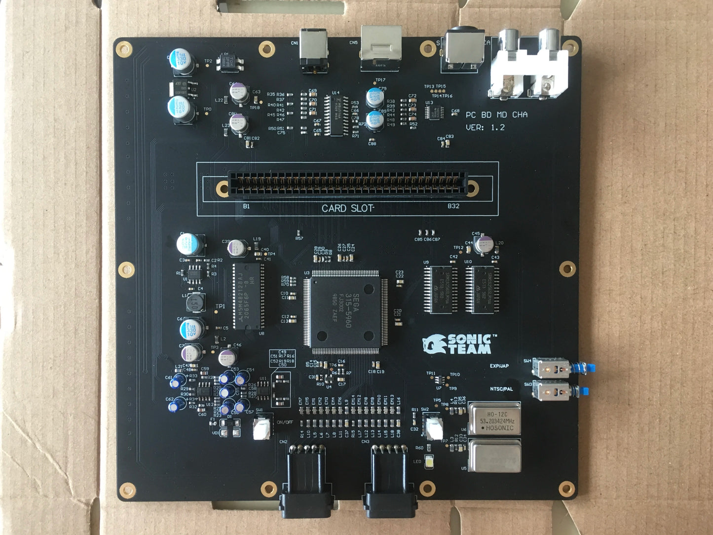MEGA DRIVE 2 VA4 VERSION CONSOLE -- ALL REGION SWITCHABLE,RGBS,S,COMPOSITE VIDEO OUTPUT STERO AUDIO OUTPUT!!