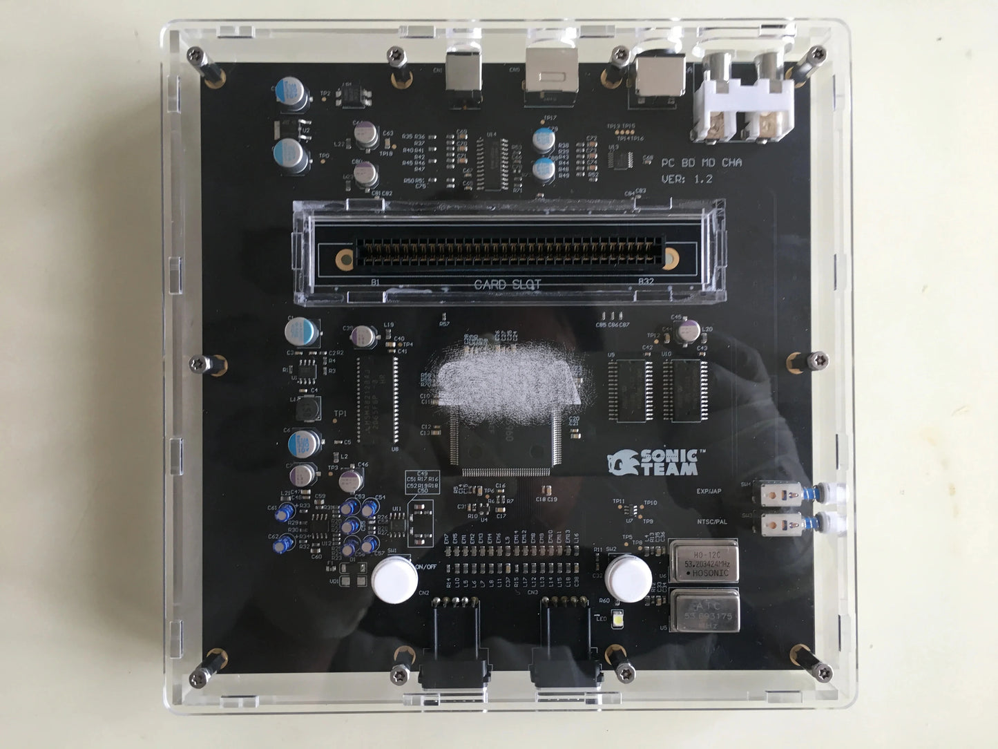 MEGA DRIVE 2 VA4 VERSION CONSOLE -- ALL REGION SWITCHABLE,RGBS,S,COMPOSITE VIDEO OUTPUT STERO AUDIO OUTPUT!!